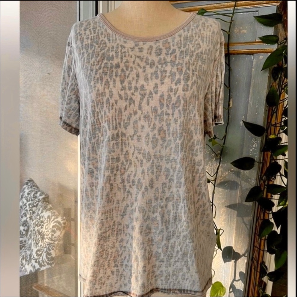 Free People Boho Leopard Flowy Pullover Oversized T-Shirt Size Small Cheetah